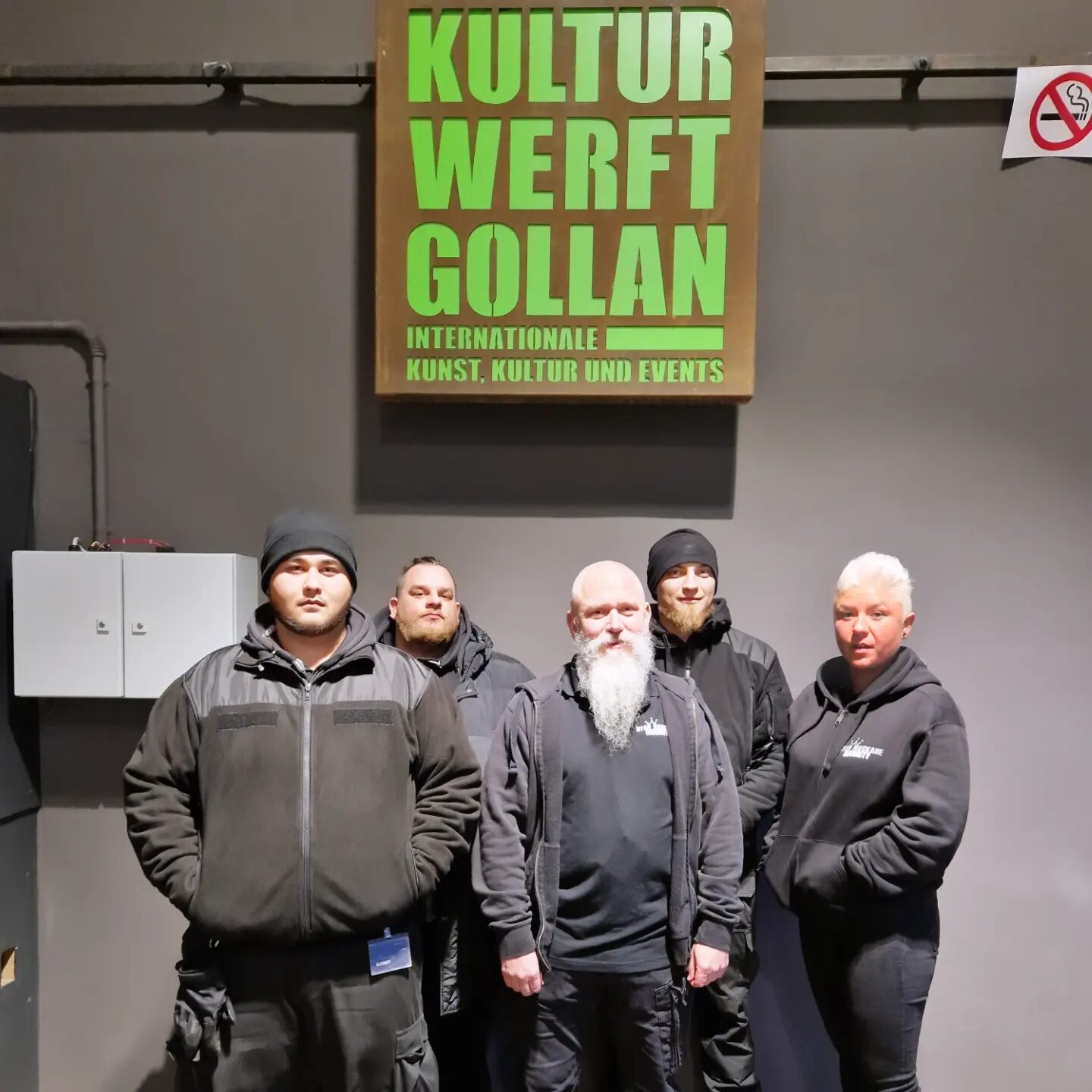 Team von Ryan MacKane Security im Einsatz bei einer Veranstaltung in der Abenddämmerung