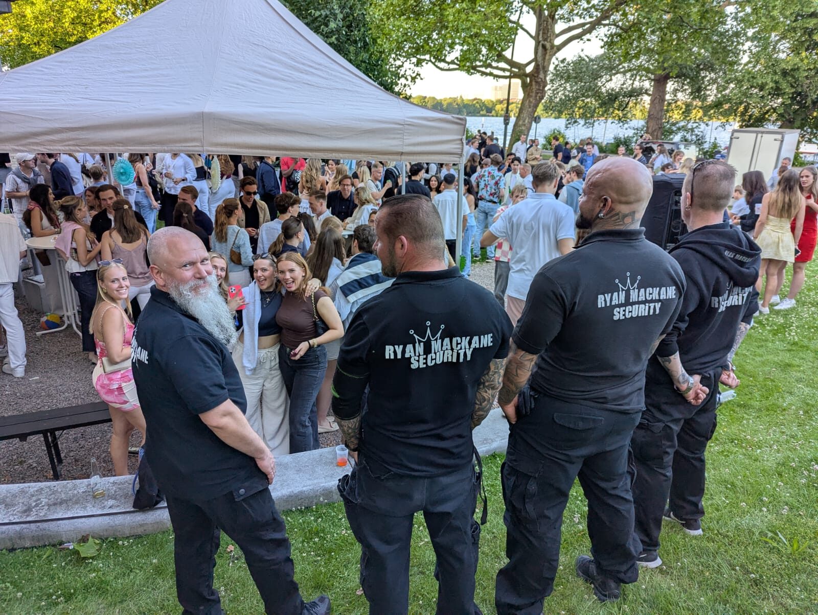 Ordnungsdienst bei einem Stadtfest